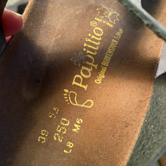 Barley used sandals - Picture 2 of 3